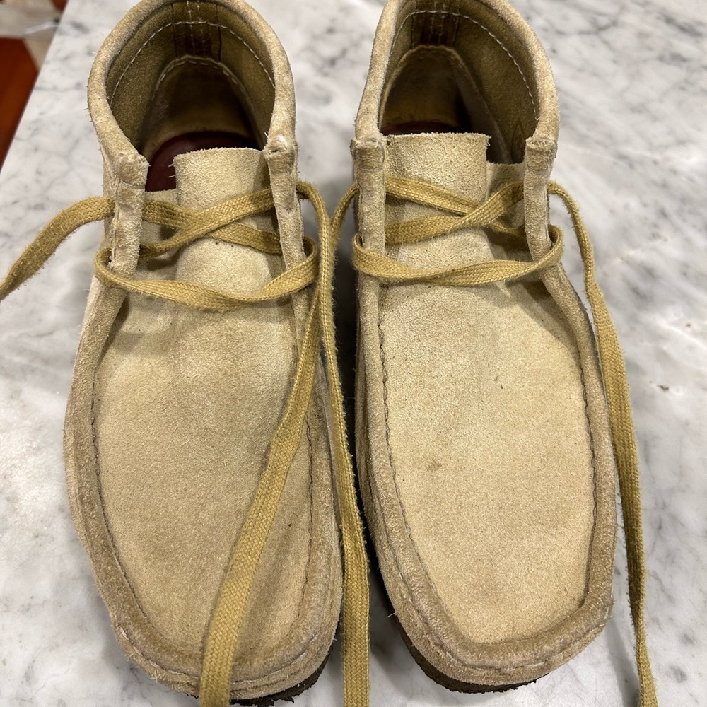 Clark Wallabees women’s size 8